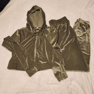 Trendy green 2 piece crop jogging set velour style